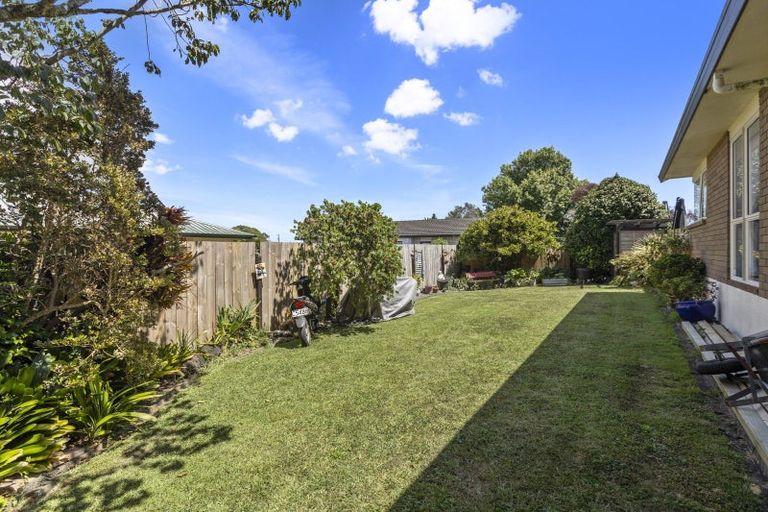 Photo of property in 27 Brookesmith Drive, Waiuku, 2123