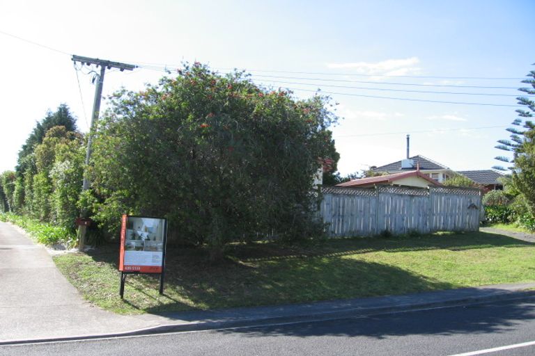 Photo of property in 54 Woodlands Crescent, Browns Bay, Auckland, 0630