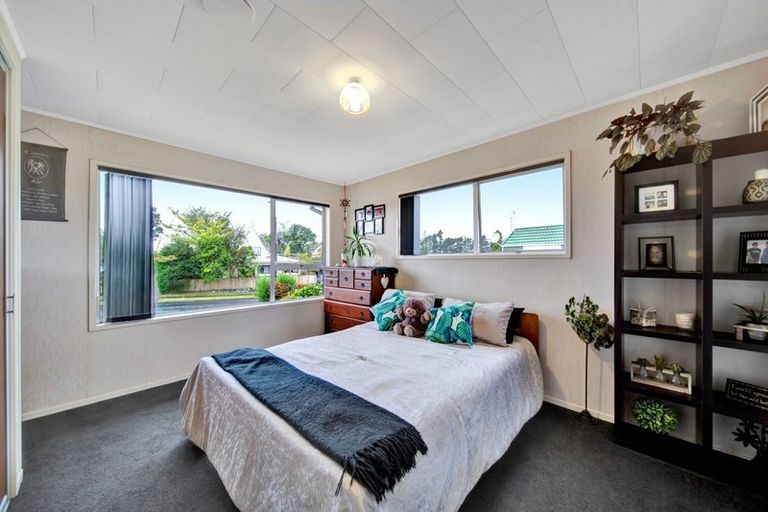 Photo of property in 3 La Salle Drive, Westown, New Plymouth, 4310