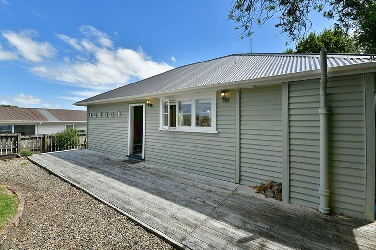 Photo of property in 25 Downer Street, Helensville, 0800