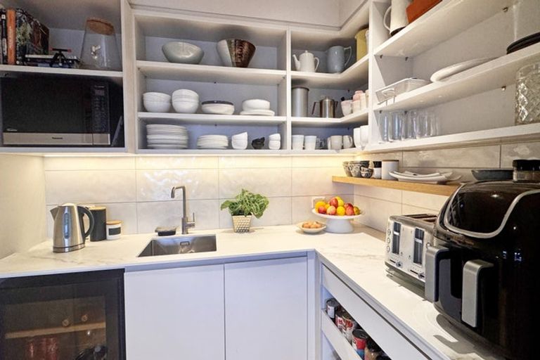 Photo of property in 15 Harper Street, Chatswood, Auckland, 0626