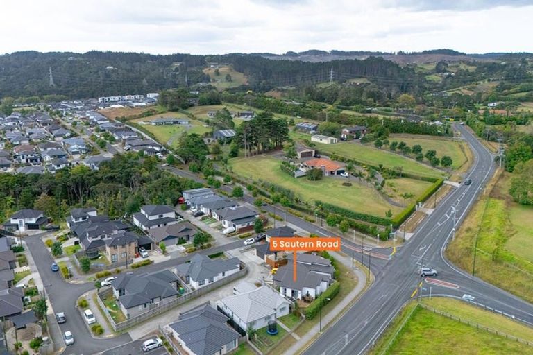 Photo of property in 5 Sauterne Road, Kumeu, 0810