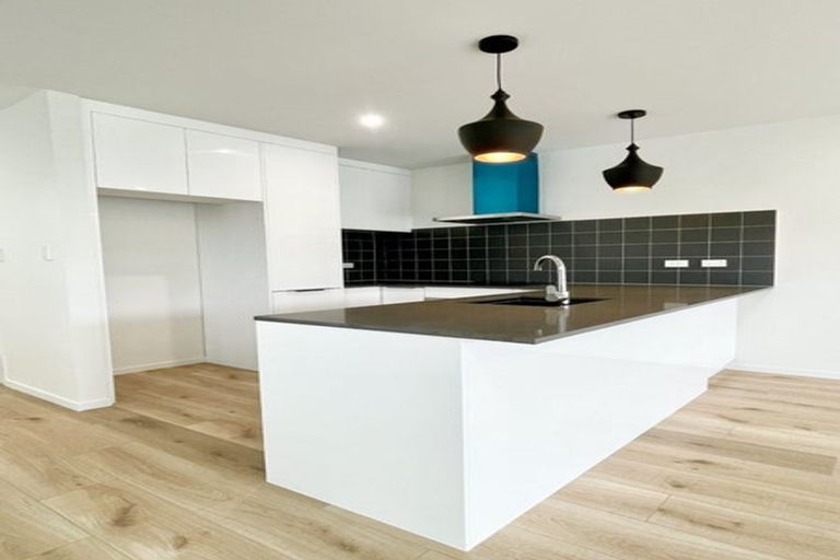 Photo of property in 10/10 Vinifera Place, Fairview Heights, Auckland, 0632