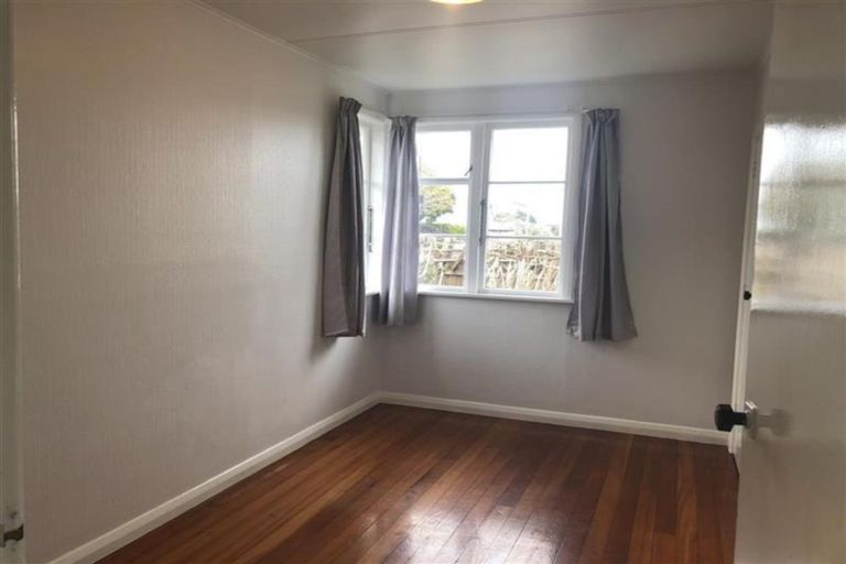 Photo of property in 9 Karaka Street, Merrilands, New Plymouth, 4312