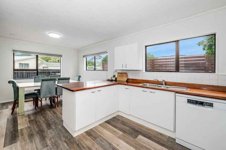 Photo of property in 43 Parakai Street, Paraparaumu, 5032