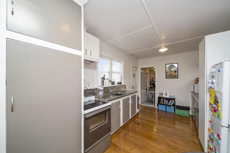 Photo of property in 2 Gladstone Street, Hawera, 4610