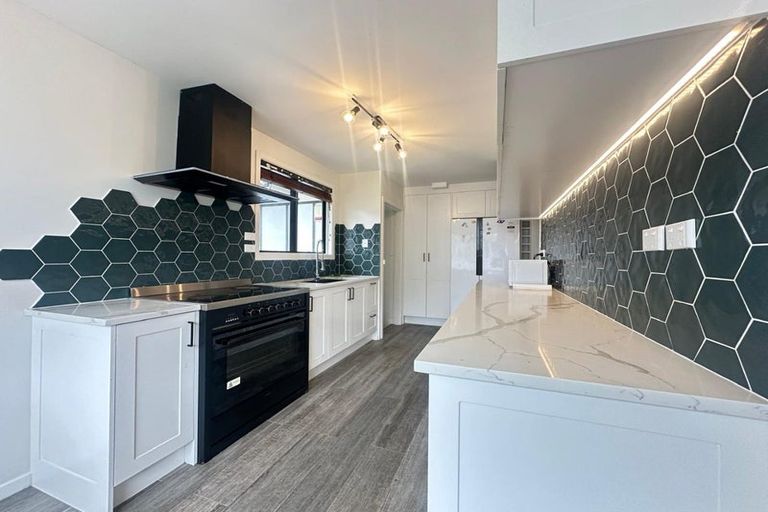 Photo of property in 24b Duncan Avenue, Te Atatu South, Auckland, 0610