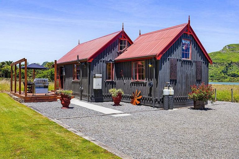 Photo of property in 145 Te Mahoe Road, Mokau, 4376