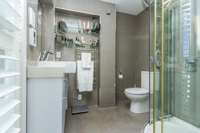 Photo of property in 2b/6 The Promenade, Takapuna, Auckland, 0622