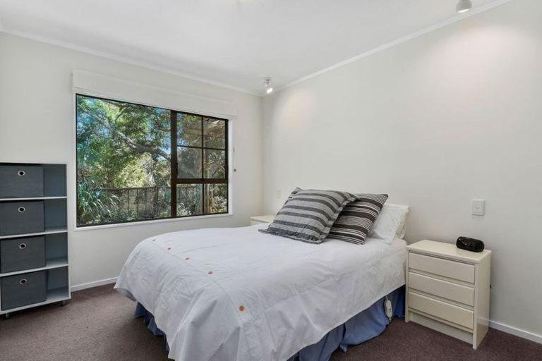 Photo of property in 19 Chatham Avenue, Paremoremo, Auckland, 0632