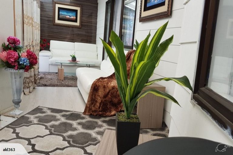 Photo of property in 363 Roscommon Road, Clendon Park, Auckland, 2103