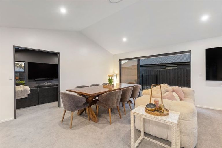 Photo of property in 17 Angus Place, Rangiora, 7400