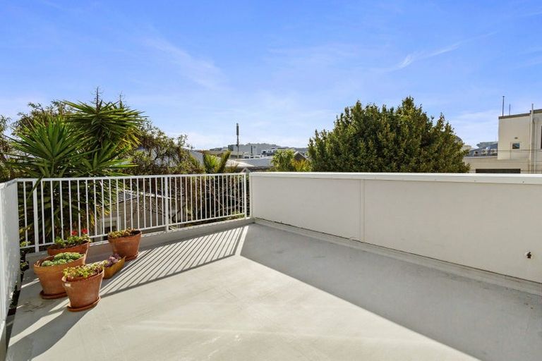 Photo of property in 27 Moir Street, Mount Victoria, Wellington, 6011