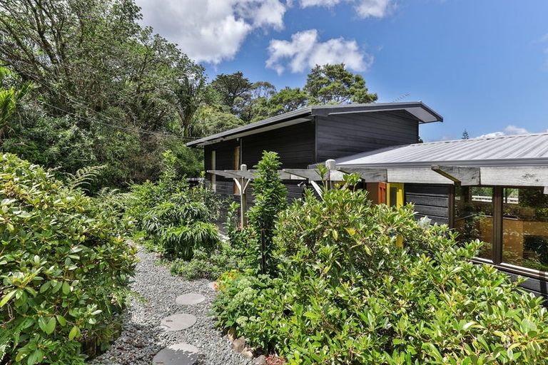 Photo of property in 37 York Road, Titirangi, Auckland, 0604