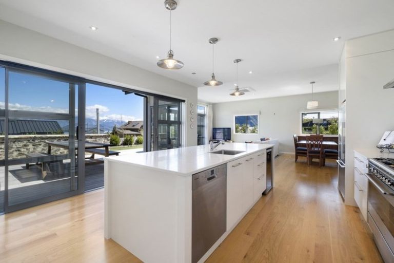Photo of property in 11 Urquhart Place, Wanaka, 9305