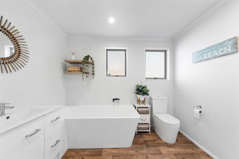 Photo of property in 4 Puketotara Street, Highlands Park, New Plymouth, 4312