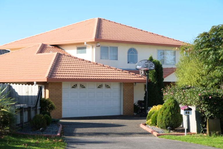 Photo of property in 15 Yarlside Place, Northpark, Auckland, 2013