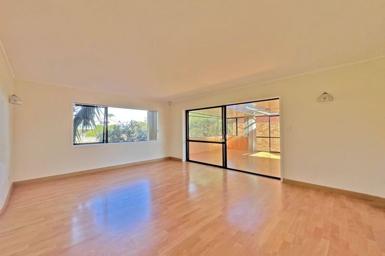 Photo of property in 20b Kallaroo Place, Botany Downs, Auckland, 2010