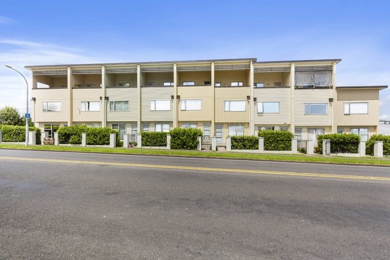 Photo of property in 5/11 Ray Small Drive, Papakura, 2110