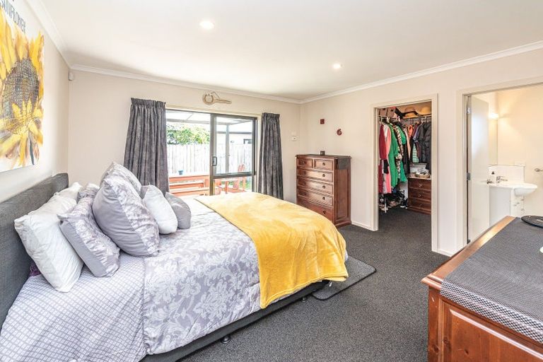 Photo of property in 24 Poynter Place, Gonville, Whanganui, 4501