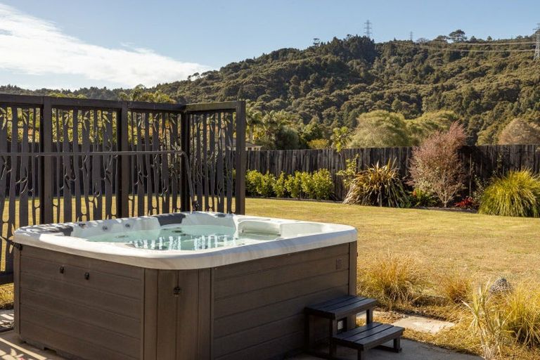 Photo of property in 18 Parlane Drive, Huapai, Kumeu, 0810