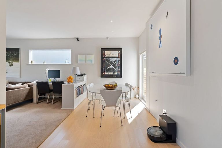 Photo of property in 52 Karepa Street, Brooklyn, Wellington, 6021