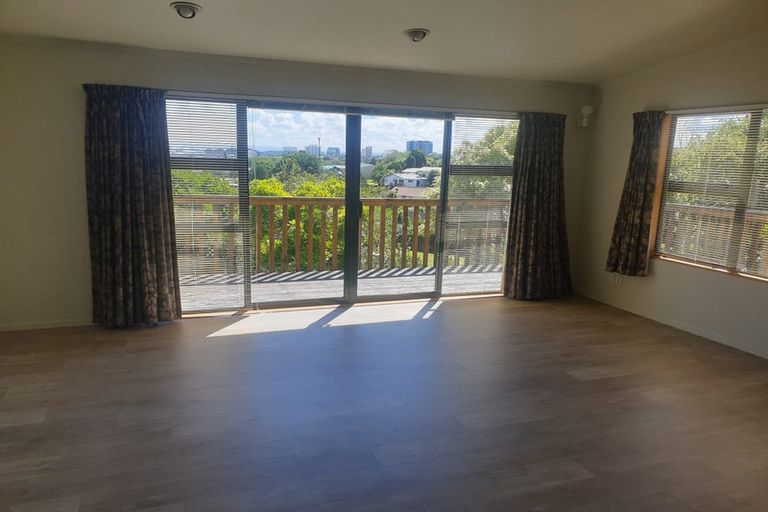 Photo of property in 38 Banyan Drive, Totara Heights, Auckland, 2105