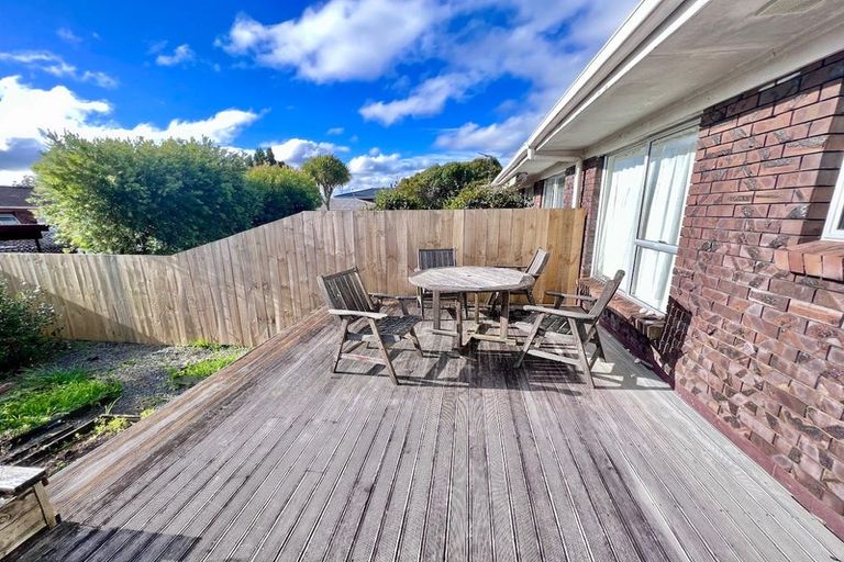 Photo of property in 2/42 Blacklock Avenue, Henderson, Auckland, 0612