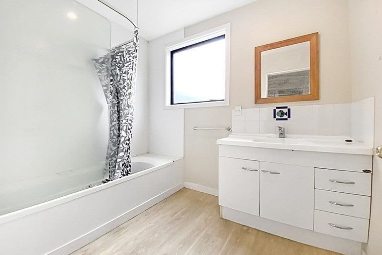 Photo of property in 16 Edgeware Road, St Albans, Christchurch, 8014