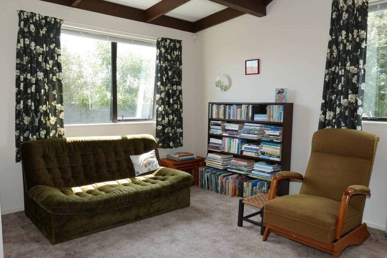 Photo of property in 2/58 Marlow Road, Aranui, Christchurch, 8061