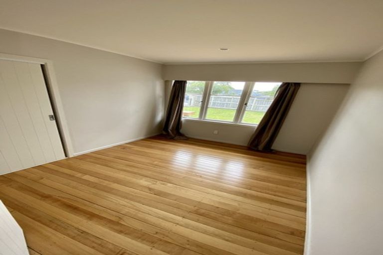 Photo of property in 69 Neil Avenue, Te Atatu Peninsula, Auckland, 0610