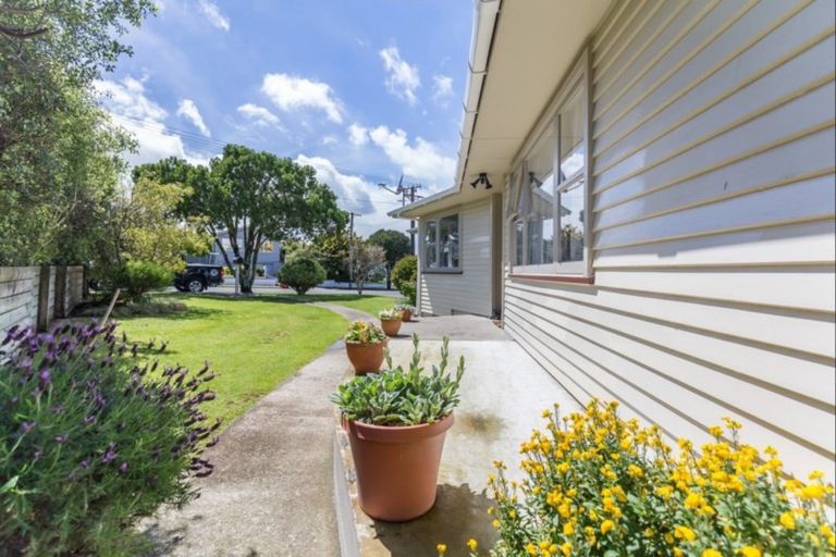 Photo of property in 32 Highbury Drive, Levin, 5510