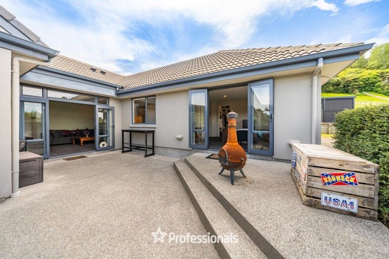 Photo of property in 8 Tuhua Lane, Brown Owl, Upper Hutt, 5018