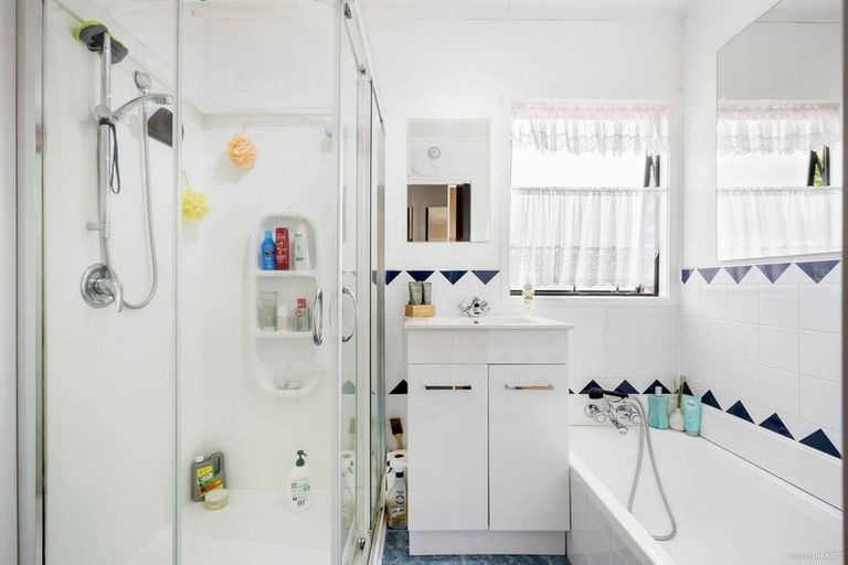 Photo of property in 221 Mahia Road, Wattle Downs, Auckland, 2103