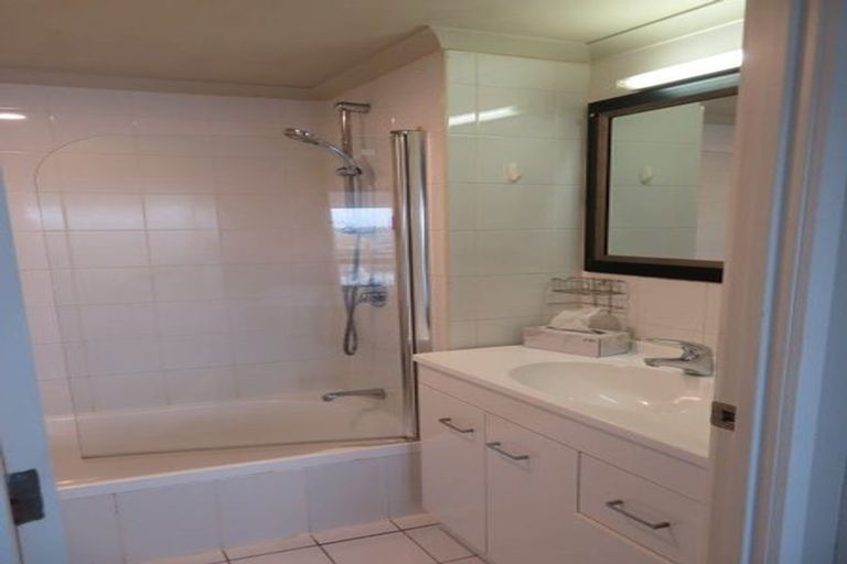 Photo of property in The Rennaissance, 6c/18 Ronwood Avenue, Manukau, Auckland, 2104