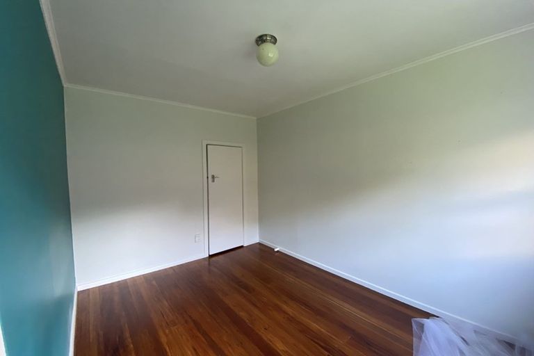 Photo of property in 1/50 Masterton Road, Rothesay Bay, Auckland, 0630