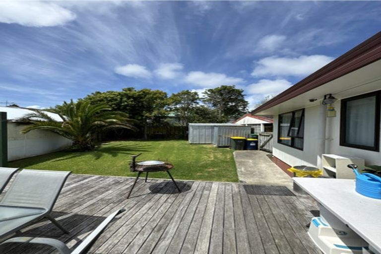 Photo of property in 2 Jumento Place, Unsworth Heights, Auckland, 0632