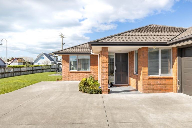 Photo of property in 1 Honeyfield Drive, Whalers Gate, New Plymouth, 4310
