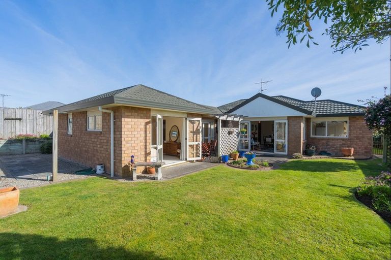 Photo of property in 22 Barrett Drive, Waikanae Beach, Waikanae, 5036