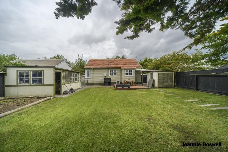 Photo of property in 654 Featherston Street, Roslyn, Palmerston North, 4414