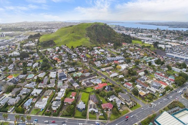 Photo of property in 1a Lunn Avenue, Mount Wellington, Auckland, 1072