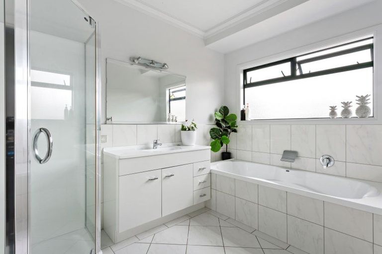 Photo of property in 18 Parkview Place, Riverdale, Gisborne, 4010