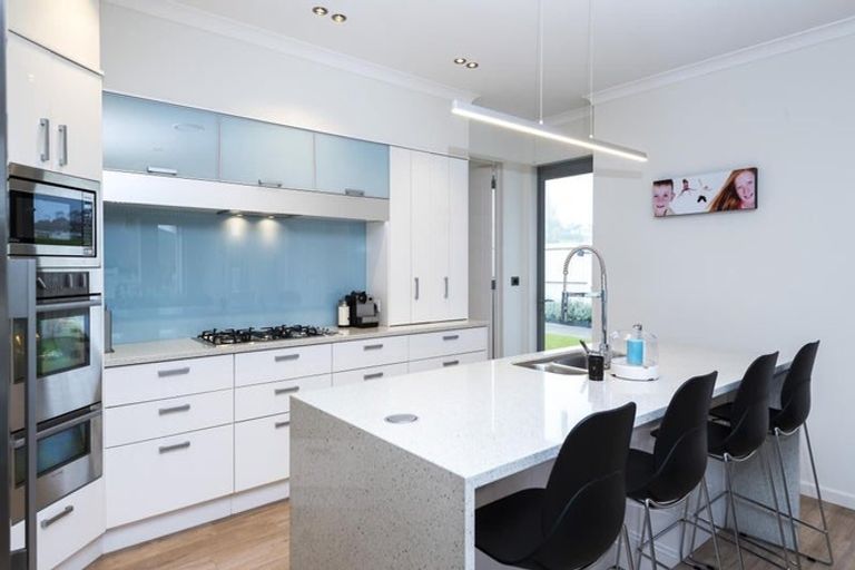 Photo of property in 43 Manor Park, Sunnyhills, Auckland, 2010