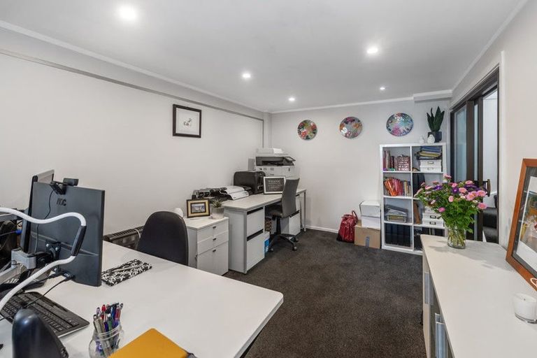 Photo of property in 107 Tiroroa Avenue, Te Atatu South, Auckland, 0610