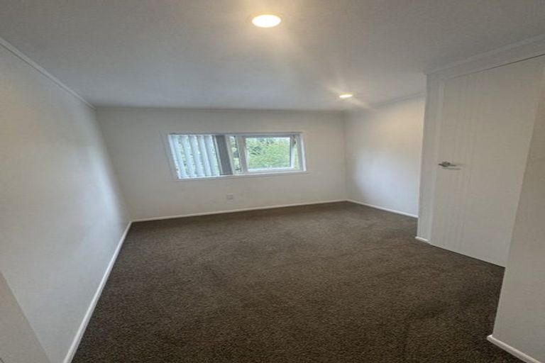 Photo of property in 14 Beazley Place, Glendene, Auckland, 0602