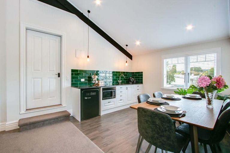 Photo of property in 2 Lucknow Road, Havelock North, 4130