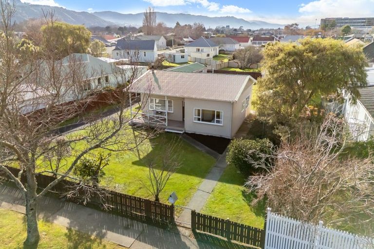 Photo of property in 4 Heretaunga Square, Silverstream, Upper Hutt, 5019
