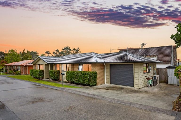 Photo of property in 169k Colwill Road, Massey, Auckland, 0614