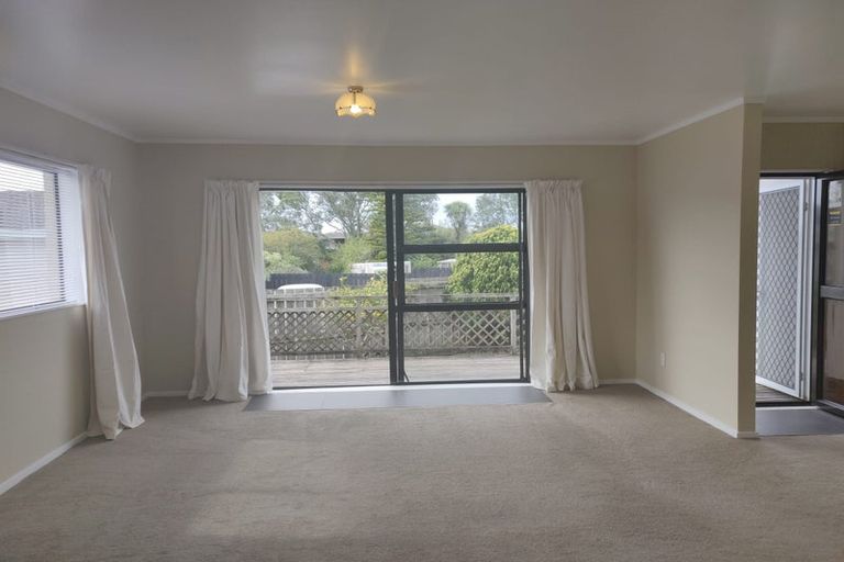 Photo of property in 2/65 Golf Road, New Lynn, Auckland, 0600