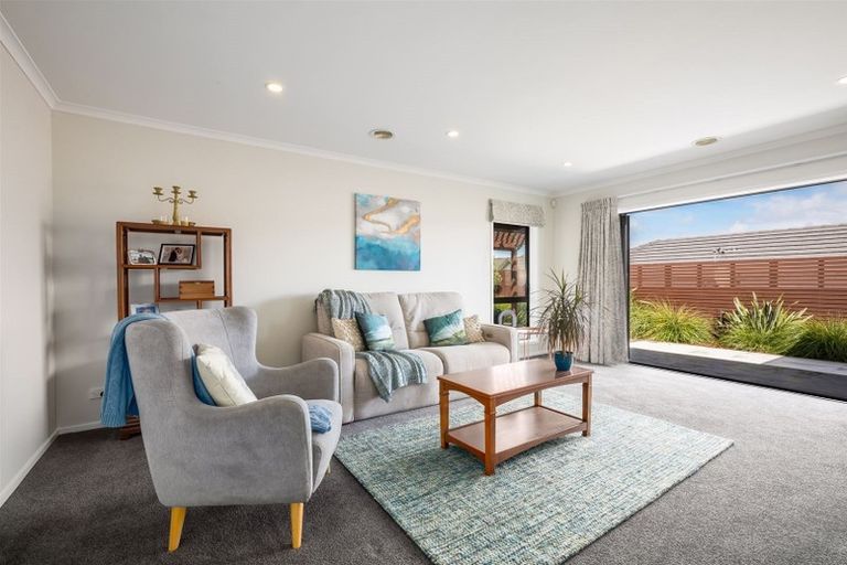 Photo of property in 59 Aotea Drive, Aotea, Porirua, 5024